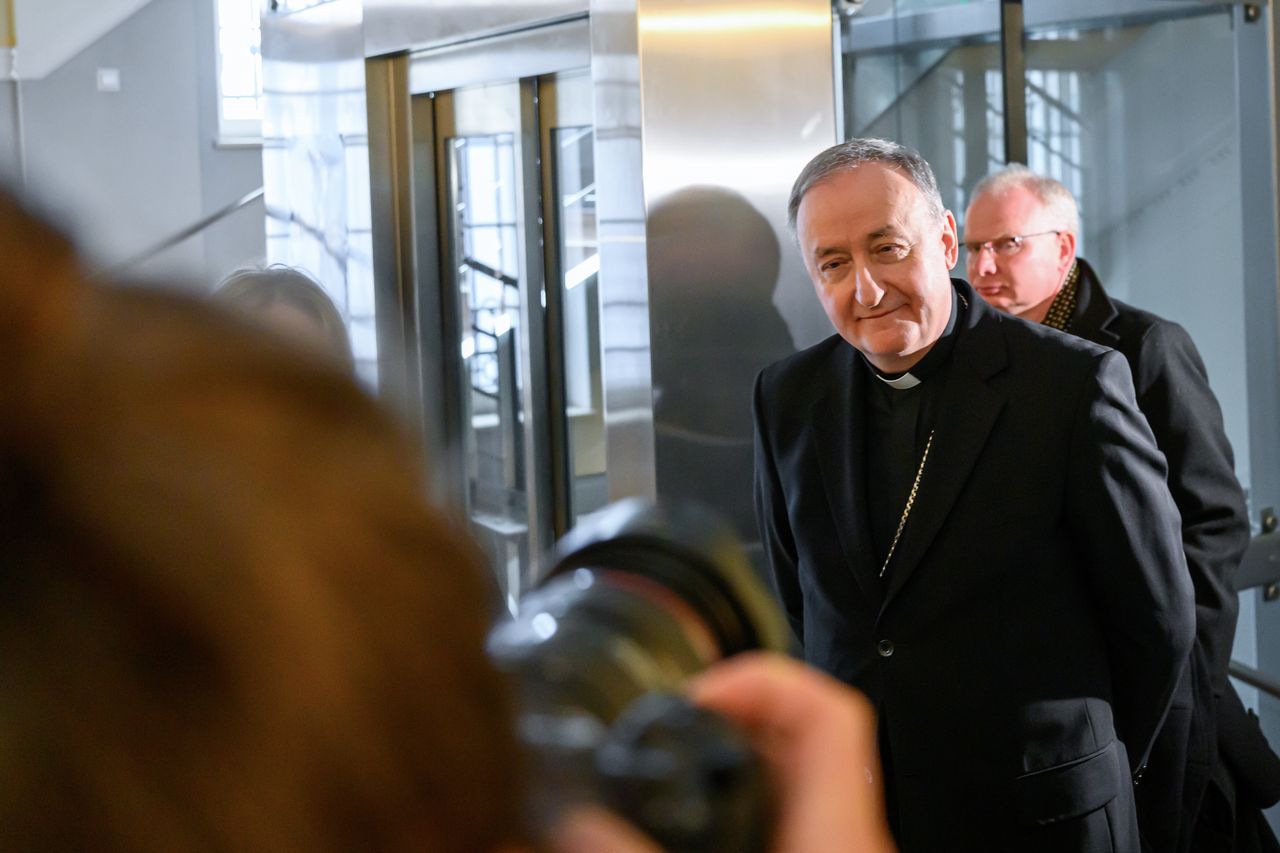 Biskup Andrzej Jeż ujawnił przed sądem, ile zarabia. Zaskoczeni?