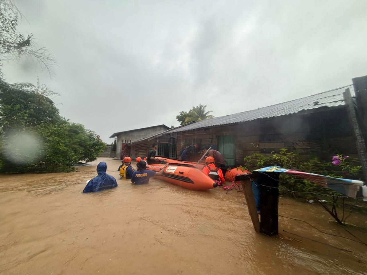 Katastrofalne powodzie na Sumatrze. Są ofiary śmiertelne