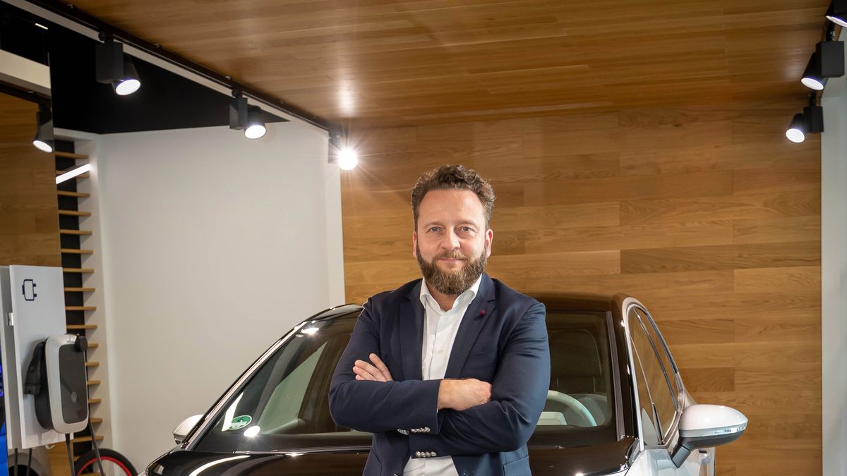 Łukasz Zadworny przy Volkswagenie ID.3 - przełomowym modelu dla marki