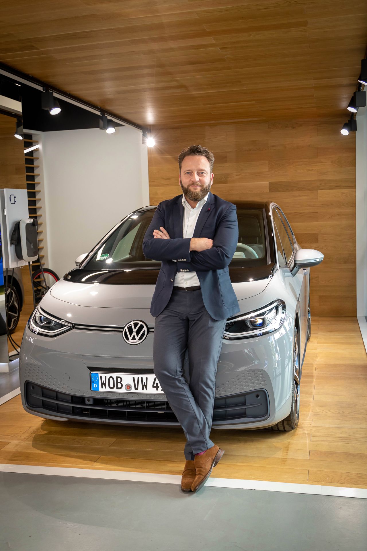 Łukasz Zadworny przy Volkswagenie ID.3 - przełomowym modelu dla marki