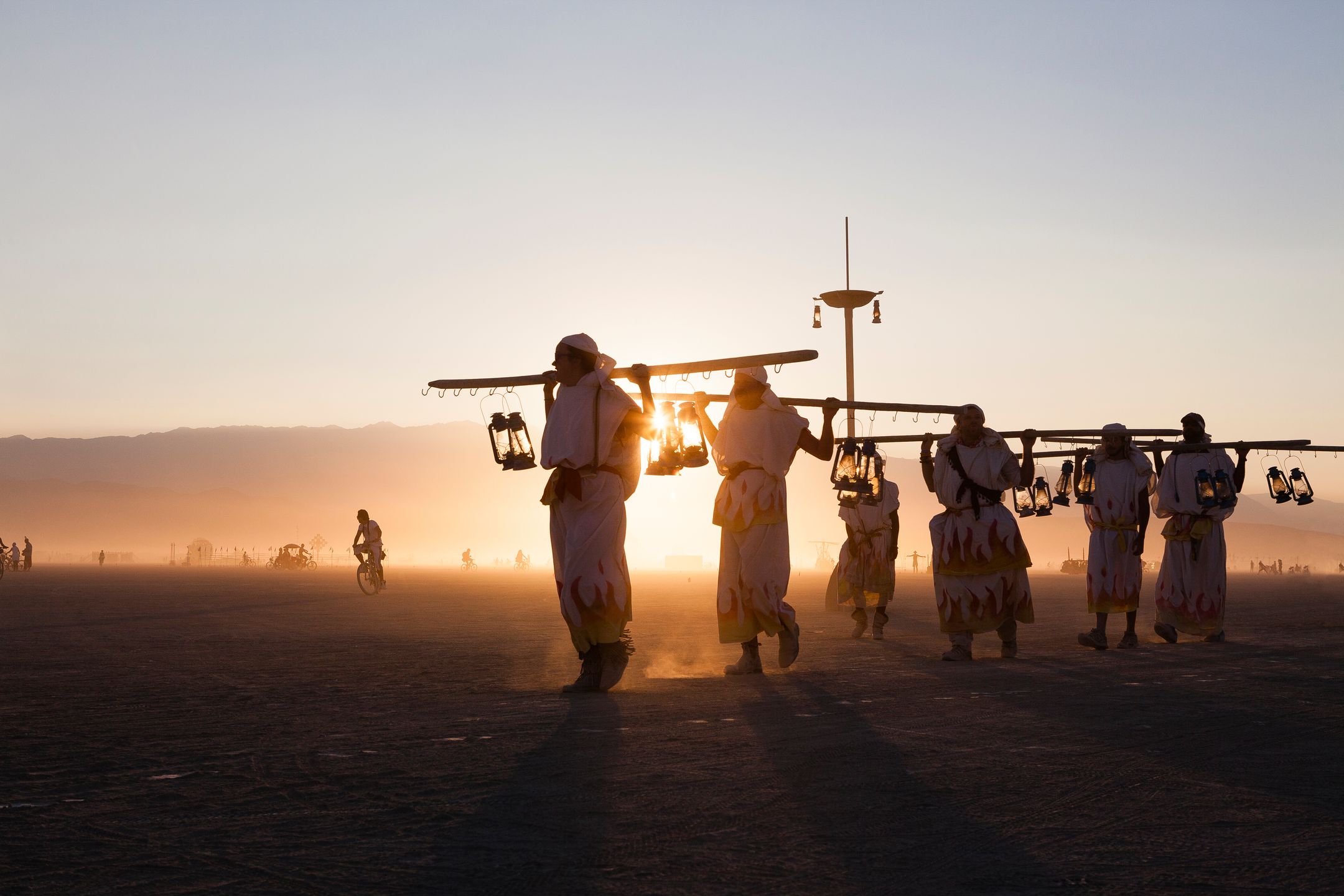10 lat festiwalu "Burning Man" zamknięte w albumie "Dust to dawn" 8