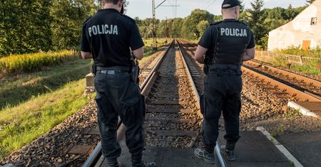 Incydenty na kolei. Wiadomo więcej o zatrzymanym policjancie