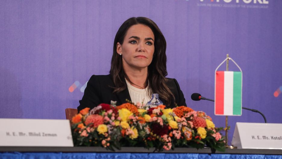 Katalin Novak
Bratys�awa, S�owacja, 11.10.2022. Prezydent W�gier Katalin Novak na wsp�lnej konferencji prasowej, 11 bm. w Pa�acu Prymasowskim w Bratys�awie. (aldg) PAP/Albert Zawada
Albert Zawada
dyplomacja, Grupa Wyszehradzka, Pa�stw Grupy Wyszehradzkiej, polityk, polityka, prezydent, sesja plenarna, spotkanie, V4