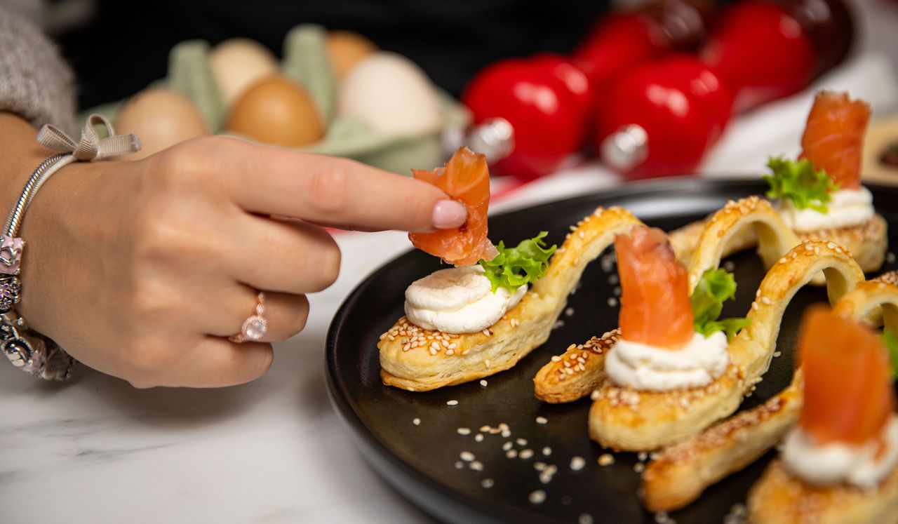 Biorę łyżeczkę i ciasto francuskie. W kwadrans mam przekąskę, która na każdym robi wrażenie