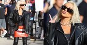 Rockowa Christina Aguilera KOKIETUJE paparazzi, pędząc na nagranie programu. Ikona? (ZDJĘCIA)