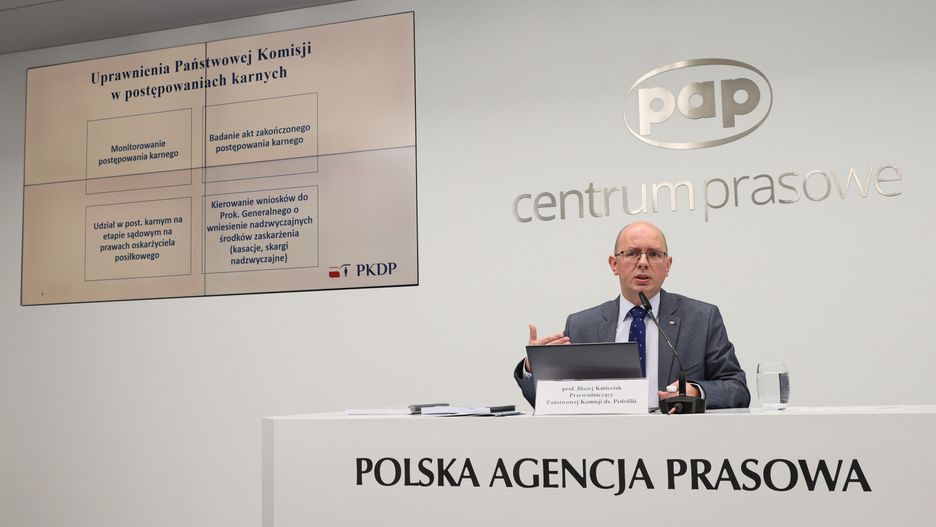B�a�ej Kmieciak
Warszawa, 02.08.2022. Przewodnicz�cy Pa�stwowej Komisji ds. Pedofilii B�a�ej Kmieciak podczas konferencji prasowej pt. "Drugi Raport Pa�stwowej Komisji ds. Pedofilii", 2 bm. w Centrum Prasowym PAP w Warszawie. (sko) PAP/Leszek Szyma�ski
Leszek Szyma�ski
Komisja ds. Pedofilii, konferencja, pedofilii, prasowej, raport