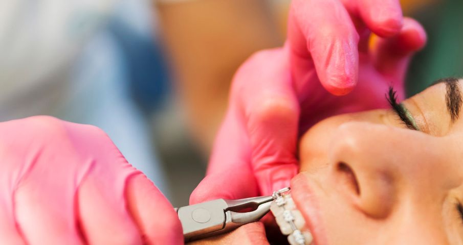W większości przypadków prognatyzm można niwelować przy pomocy leczenia ortodontycznego lub ortodontyczno-chirurgicznego.