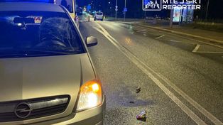 Pijany pieszy przebiegał pomiędzy przystankami w miejscu niedozwolonym. Został potrącony