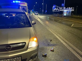 Pijany pieszy przebiegał pomiędzy przystankami w miejscu niedozwolonym. Został potrącony