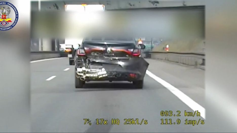 Trasa S8. Jechał rozbitym autem. Był zaskoczony, że zatrzymała go policja	