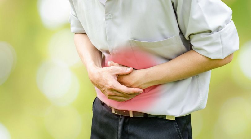 Ból brzucha jest jednym z podstawowych objawów chorób związanych z jelitami