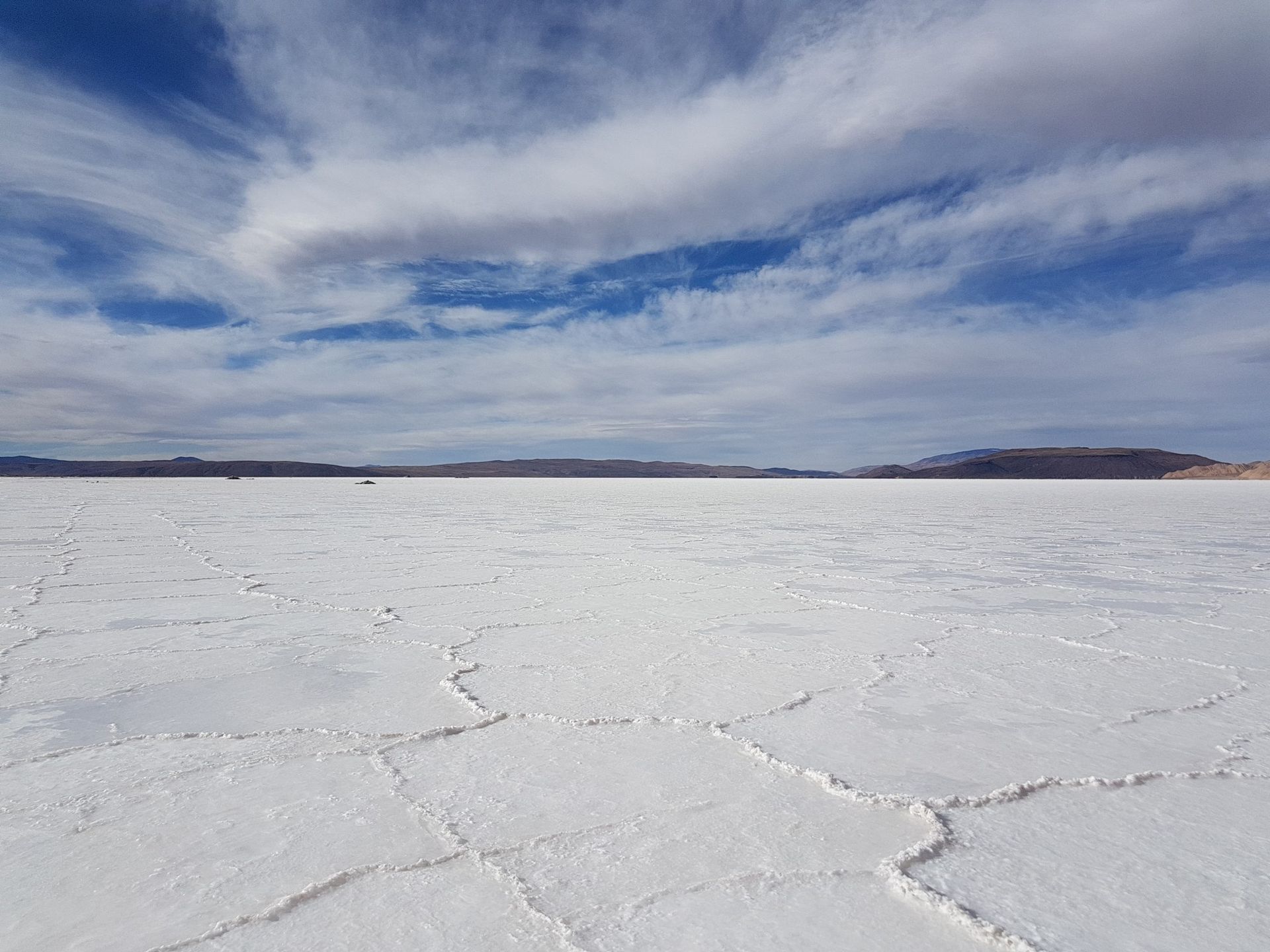 Słone jezioro  Salar del Hombre Muerto w Argentynie. Stąd wydobywa się lit