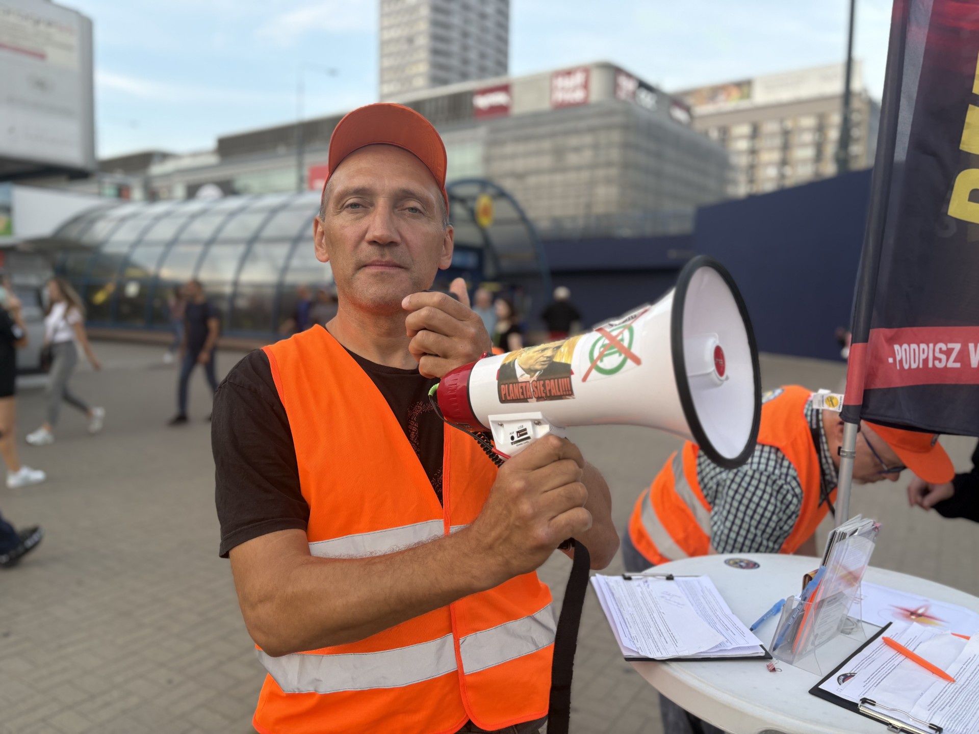 Karol Goliński, zbiera podpisy za referendum