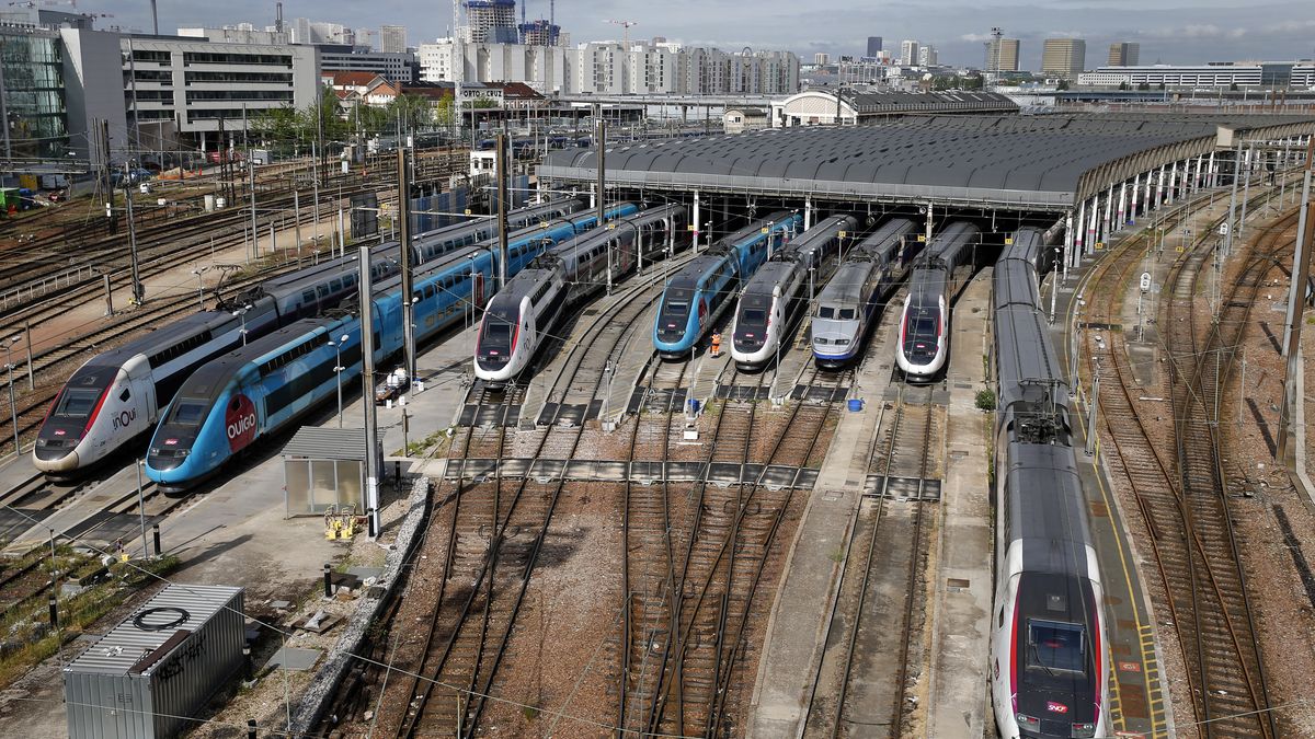 CHARENTON-LE-PONT, FRANCE - MAY 04: TGV trains (high speed train) are parked at the train depot of France's national rail network SNCF as the lockdown continues due to the coronavirus outbreak (COVID 19) on May, 04, 2020 in Charenton-le-pont, France. The resumption of SNCF, traffic will be very gradual from May 11. The coronavirus crisis should represent 2 billion euros in lost revenue for the SNCF, according to SNCF CEO Jean-Pierre Farandou. The Coronavirus (COVID-19) pandemic has spread to many countries across the world, claiming over 247,000 lives and infecting over 3.5 million people. (Photo by Chesnot/Getty Images)