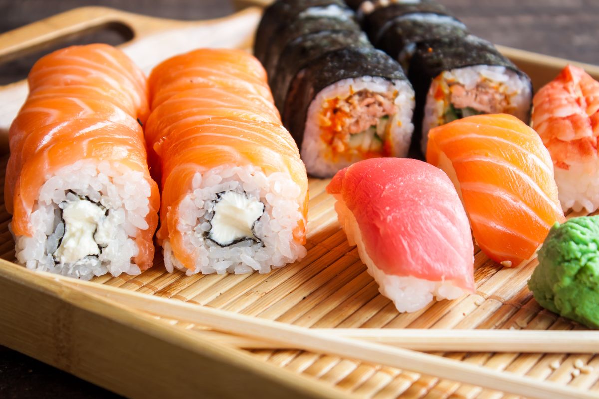 Przygotowanie sushi w domu może być świetną zabawą 