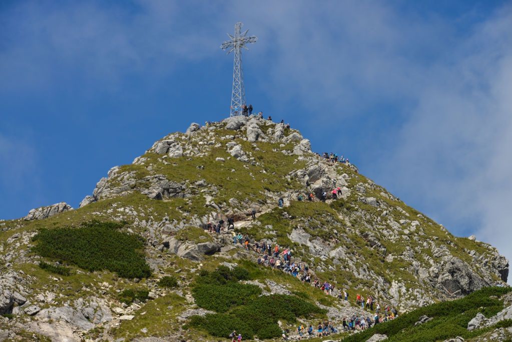 Wakacje 2020. Ogromna kolejka na Giewont. "Podziwiam upór i wytrwałość tych ludzi"