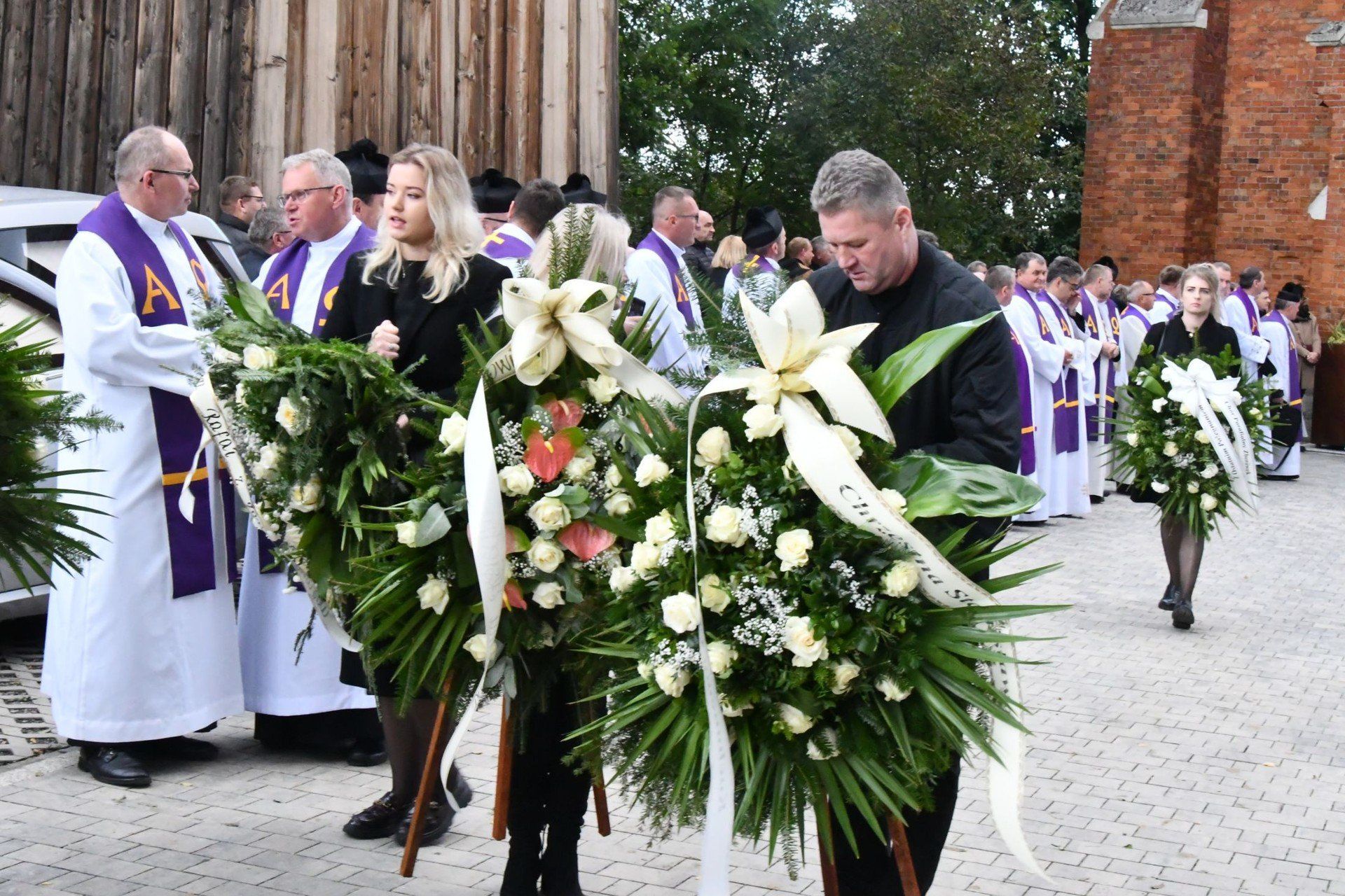 Księdza Waldemara Tłomaka żegnali bliscy, kapłani i wierni.