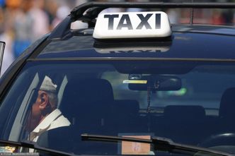 Kierowcy masowo odchodzą. Dłużej poczekamy na taksówkę