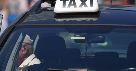 Kierowcy masowo odchodzą. Dłużej poczekamy na taksówkę