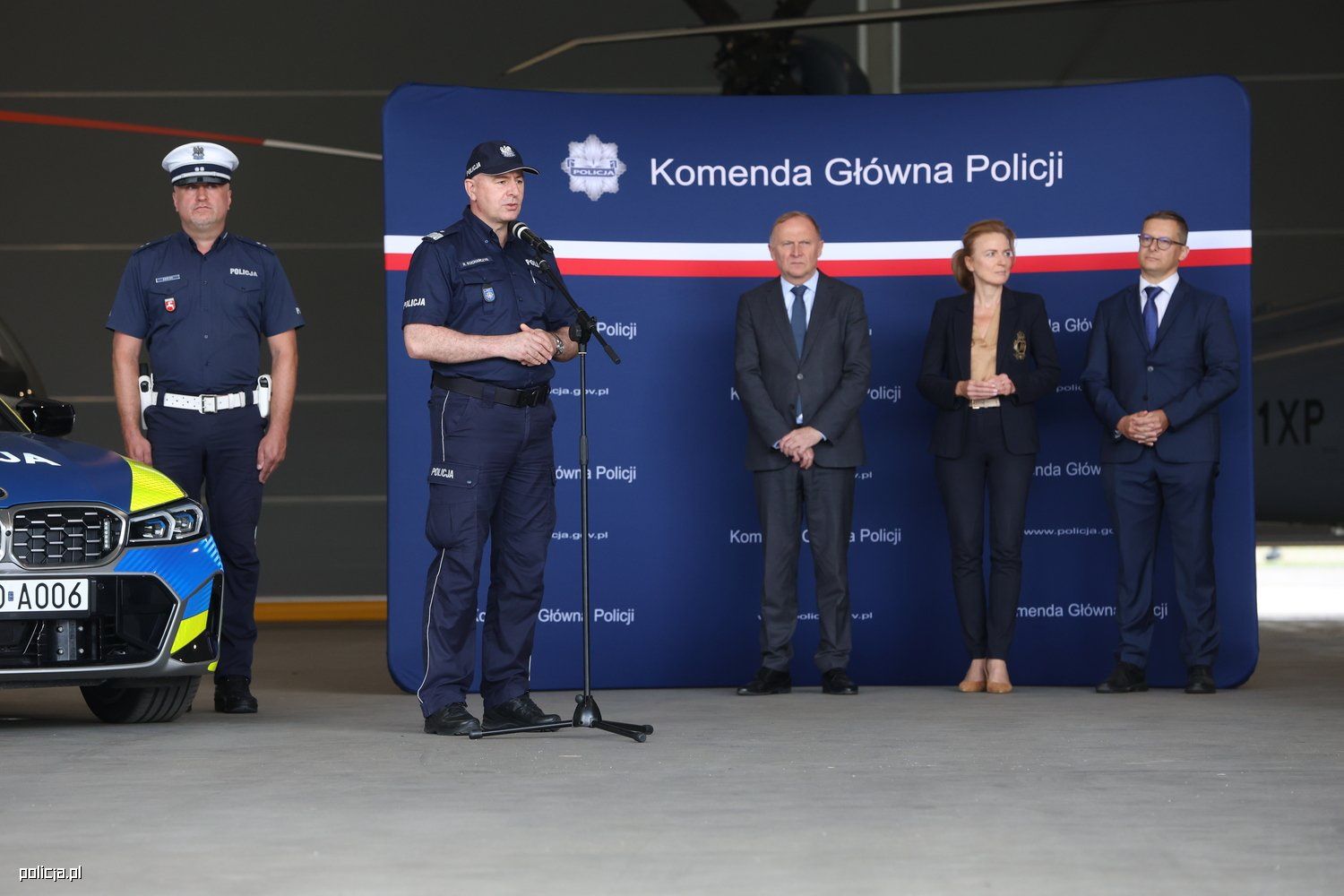 Przekazanie nowoczesnych aut i mierników prędkości 