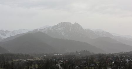 Niebo nabiera apokaliptycznego charakteru. Kulminacja zjawiska nad Tatrami