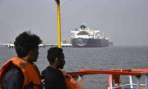 Trzy tankowce wpłynęły do cieśniny Ormuz. Spróbowały prześlizgnąć się nową trasą