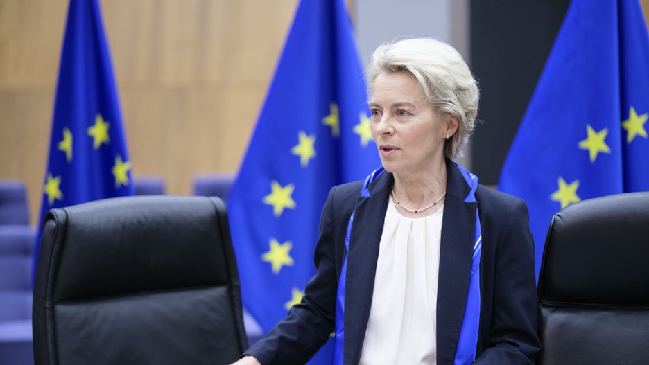 BRUSSELS, BELGIUM - NOVEMBER 30: President of the European Commission Ursula von der Leyen attends the weekly meeting of the EU Commission, in the Berlaymont, the EU Commission headquarter on November 30, 2022 in Brussels, Belgium. (Photo by Thierry Monasse/Getty Images)