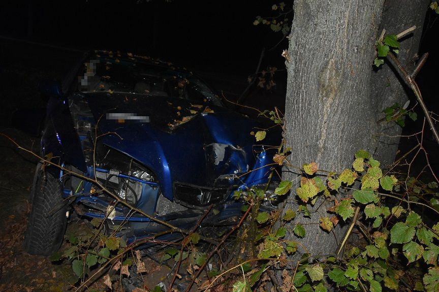 Uderzyła hondą w drzewo. Miała 1,6 promila