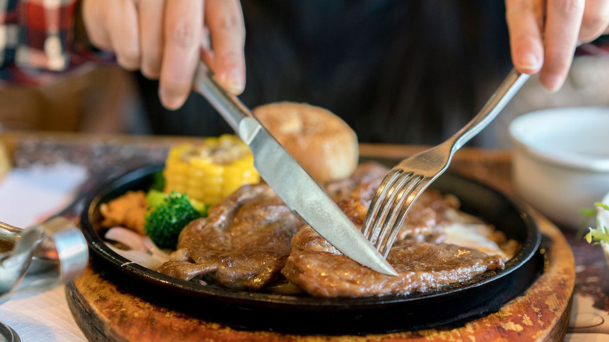 Jemy je codziennie i chorujemy. Oto wady nadużywania mięsa