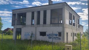 Wiaty przystankowe zniszczone farbami. Gmina Stara Biała reaguje