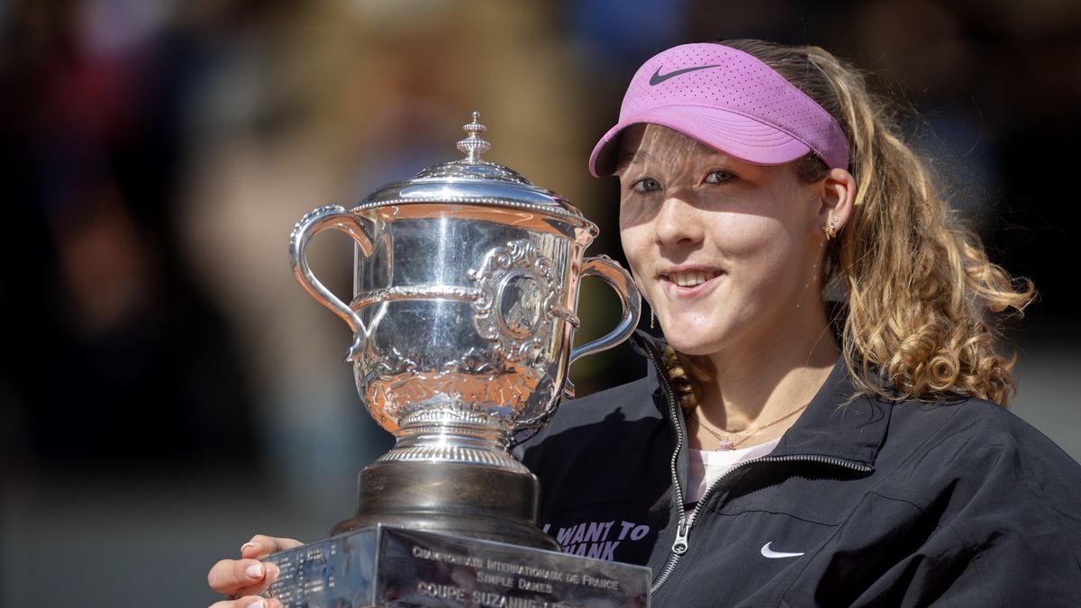 PARIS, FRANCE - JUNE 06: Mirra Andreeva with the winners' trophy after her victory against Maja Chwalinska of Poland in the Women's Singles Final on Court Philippe Chatrier at the 2026 French Open Tennis Tournament at Roland Garros on June 6th, 2026, in Paris, France. (Photo by Tim Clayton/Getty Images)