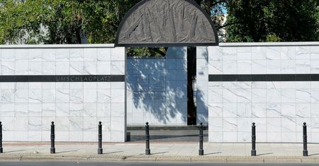 Warszawa. "Wychowawcy ofiarnie szli razem z dziećmi". Marsz Pamięci dedykowany nauczycielom