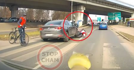Potrącił motocyklistę w Katowicach. Szokujące nagranie