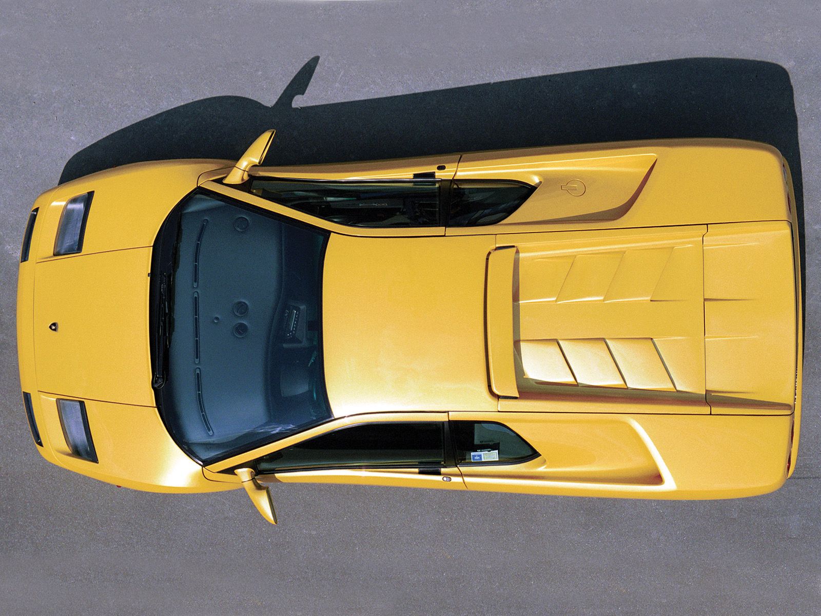Od dekad z V12: ewolucja hipersamochodów Lamborghini 70