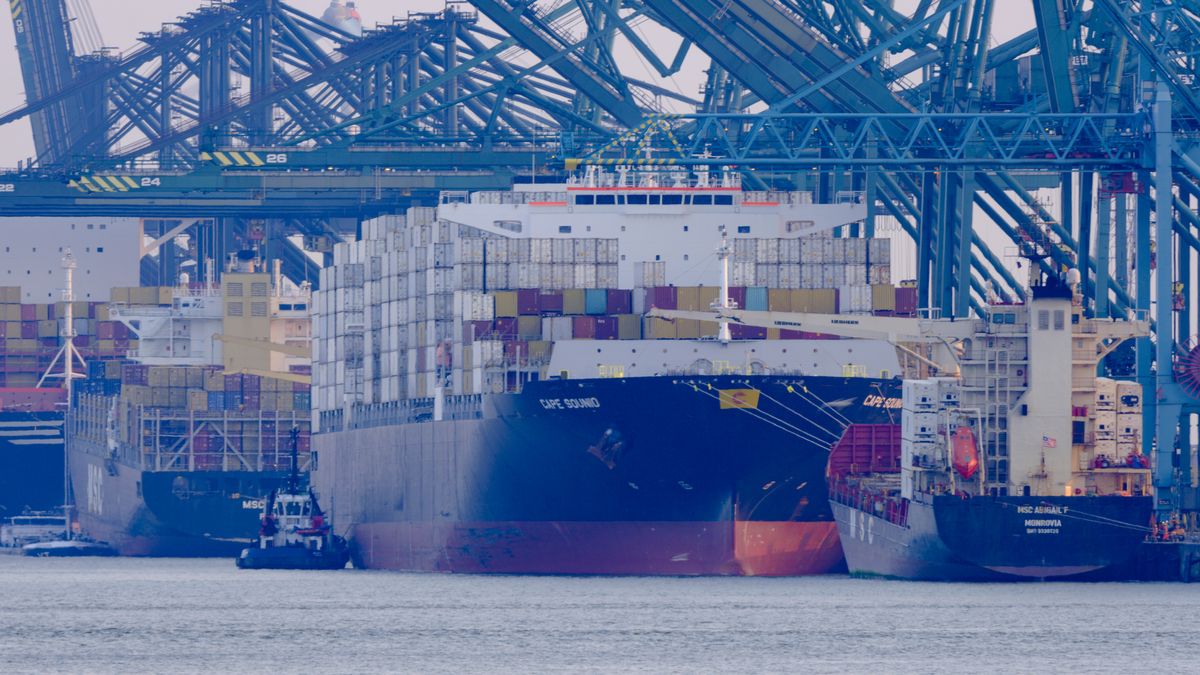 Port Antwerpia-Brugia to jeden z największych morskich hubów Eur