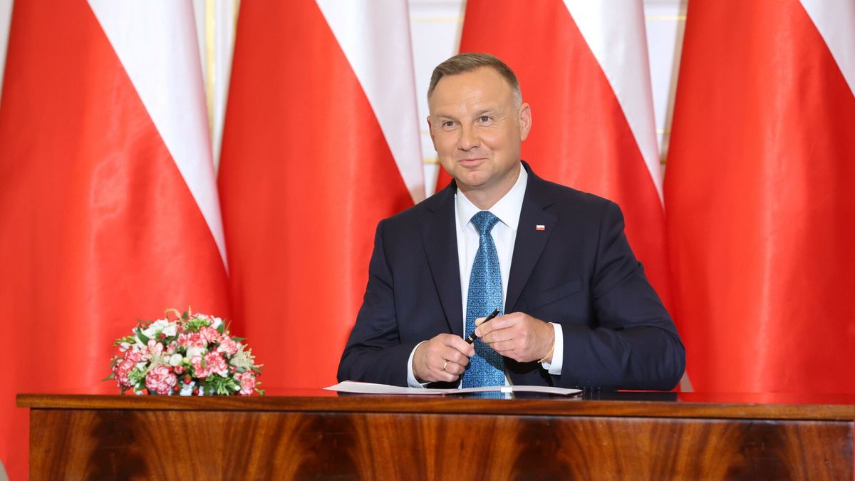 Prezydent podpisa? ustawe o utworzeniu Akademii Mazowieckiej w P?ockuFot. Piotr Molecki/East News, Warszawa, 29.08.2022. Prezydent Andrzej Duda (n/z) podpisal Ustawe z dnia 5 sierpnia 2022 r. o utworzeniu Akademii Mazowieckiej w Plocku.Piotr Molecki