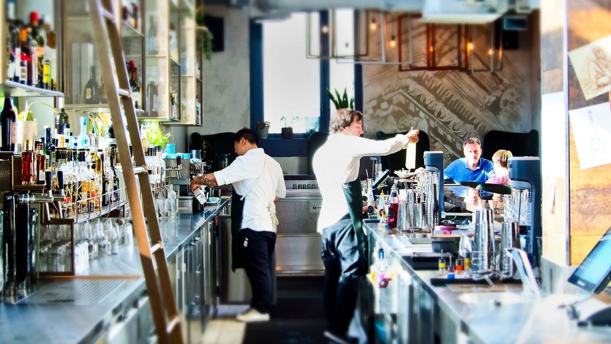 Barmani na całym świecie mają swój tajny język. Co oznaczają liczby?