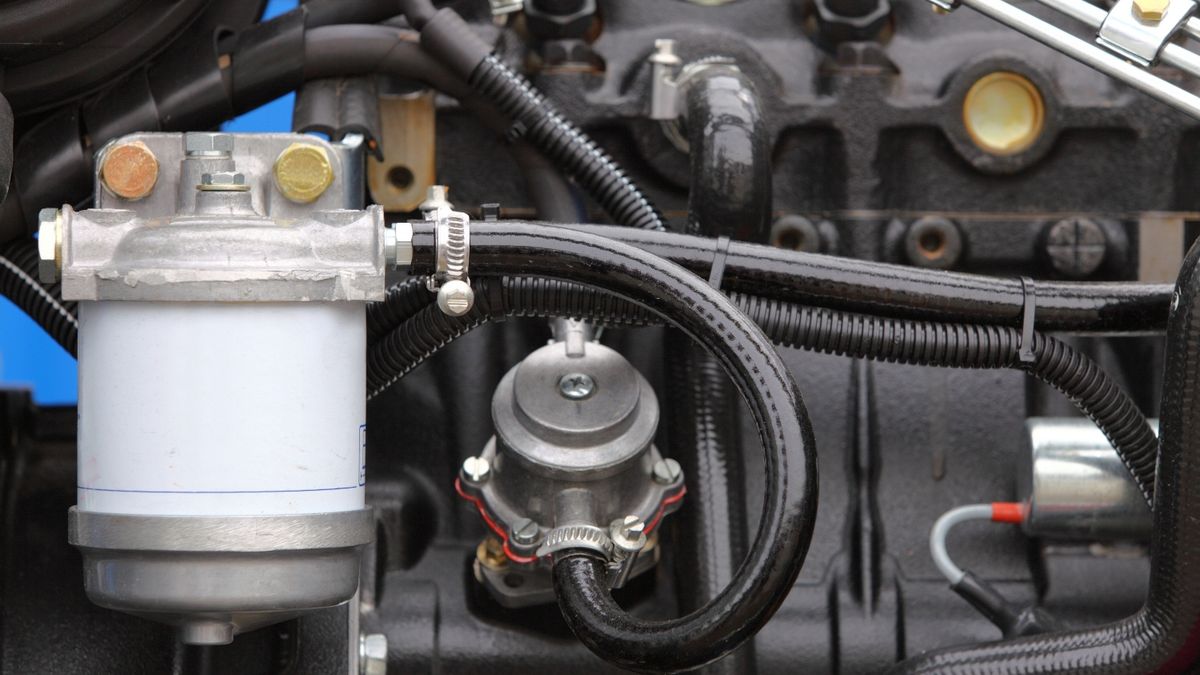 Układ filtracji paliwa w silnikach Diesla jest bardziej zaawansowany niż w benzynowych.