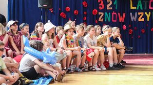 Na ten moment czekają wszyscy uczniowie! Zakończenie roku szkolnego 2024/25 już w piątek. Ale tegoroczne wakacje będą krótsze