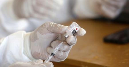 Płatne szczepienia na COVID-19? "Pomysł jest rozważany"