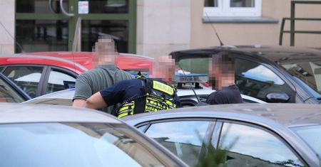 Szedł i demolował samochody zaparkowane w centrum Lublina. Policjanci zatrzymali nietrzeźwego obywatela Niemiec
