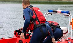 Zauważyli w wodzie kurtkę. Makabryczne odkrycie nad zalewem