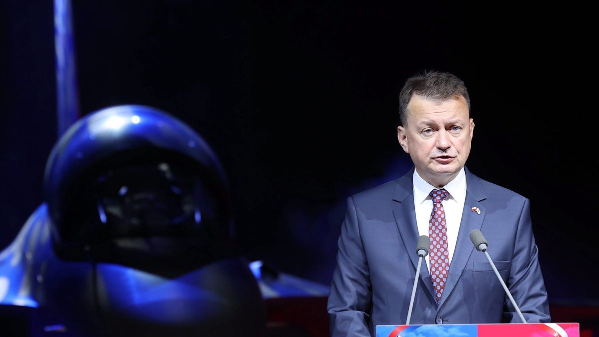 Minister Mariusz Błaszczak symbolicznie odebrał pierwsze 48 samolotów FA-50 w Korei Południowej