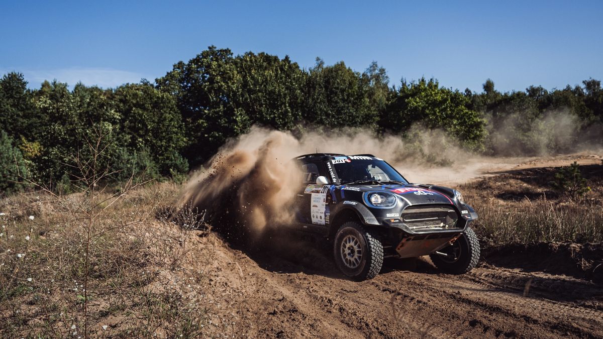 Krzysztof Hołowczyc wygrał pond połowę edycji Baja Poland