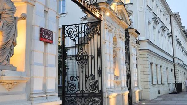 Szkolnictwo wyższe cierpi przez koronawirusa. "To parodia nauki"