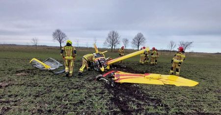 Katastrofa lotnicza na Pomorzu. Dwie osoby trafiły do szpitala