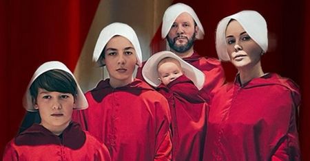 Małgorzata Rozenek pokazuje halloweenowe kostiumy rodziny z "Opowieści podręcznej": "Nie dajcie się pognębić"