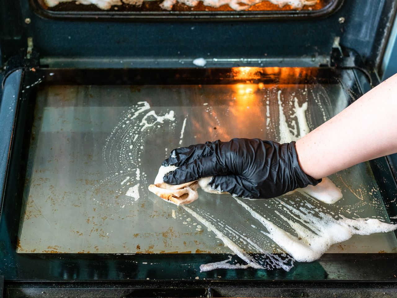 How to clean an oven door?