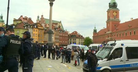 Jeden z protestujących w Warszawie zmarł? Policja odpowiada na doniesienia