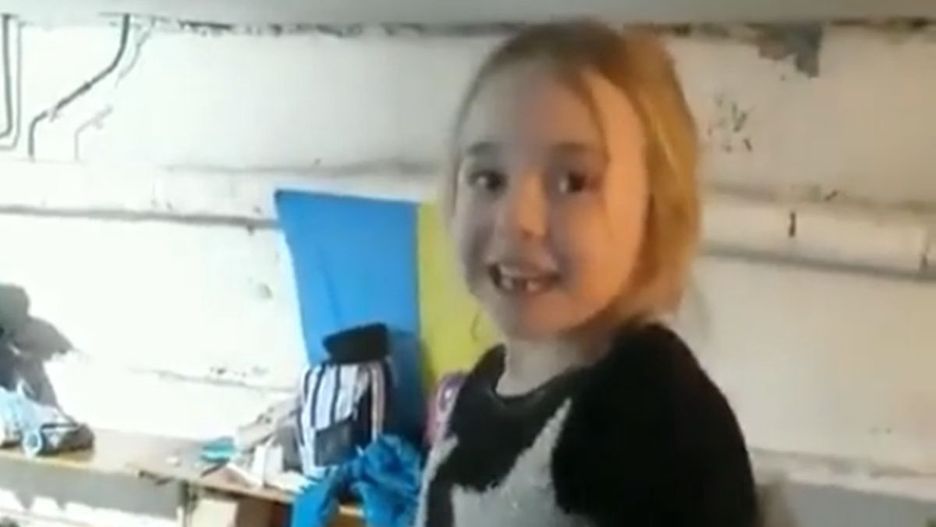 Kilkuletnia Amelia z Kijowa zaśpiewała przebój z filmu "Kraina lodu" 